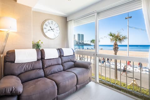 Top performing Airbnb: Lovely Beachfront Apartment Benidorm in Benidorm