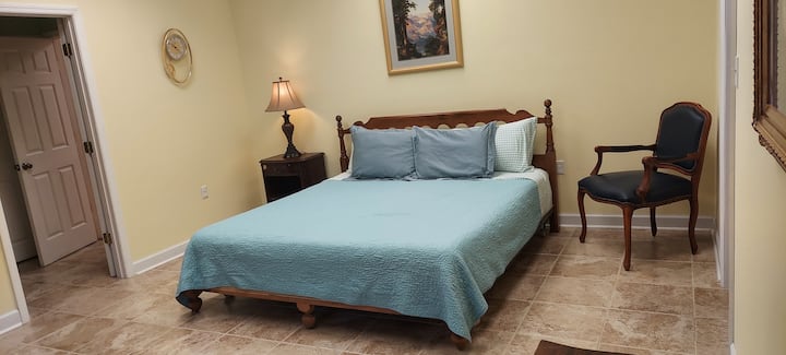 King Bed, large bedroom