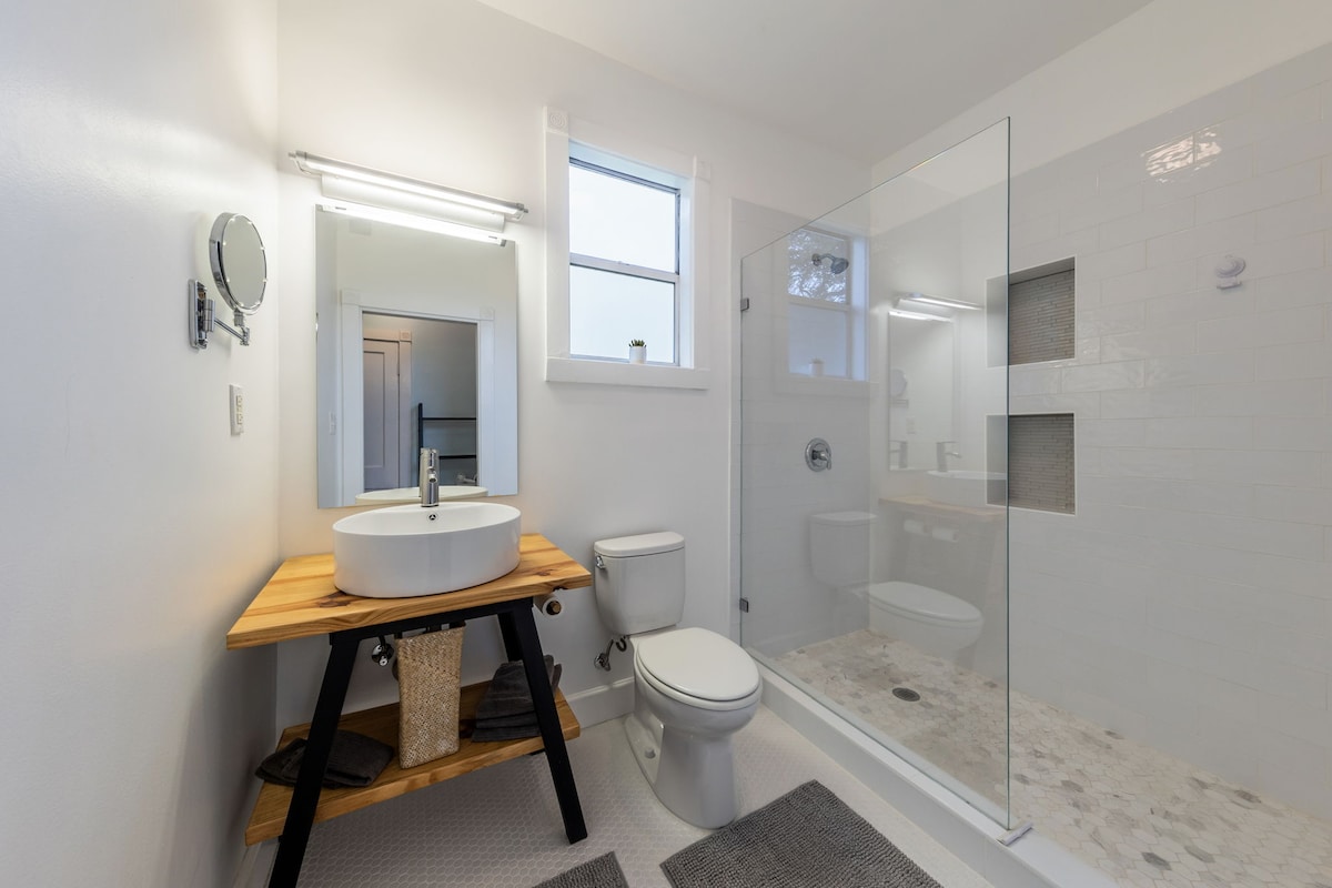 Central Austin Studio in Historic Hyde Park
