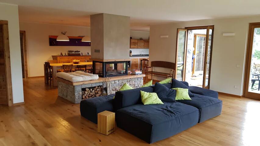 Luxury countryhouse surrounded by woods gallery image 2