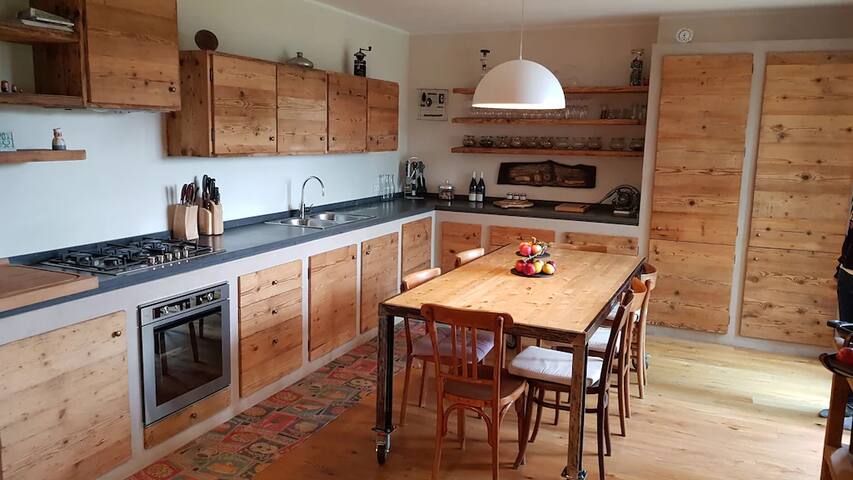 Luxury countryhouse surrounded by woods gallery image 3