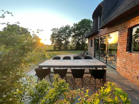 Friesensteern - thatched house in the heart of Eiderstedt