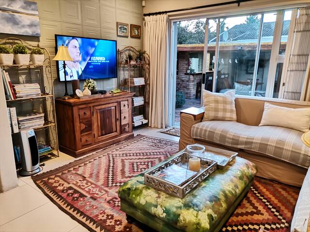 Corner House Family Home Kirstenhof gallery image 2