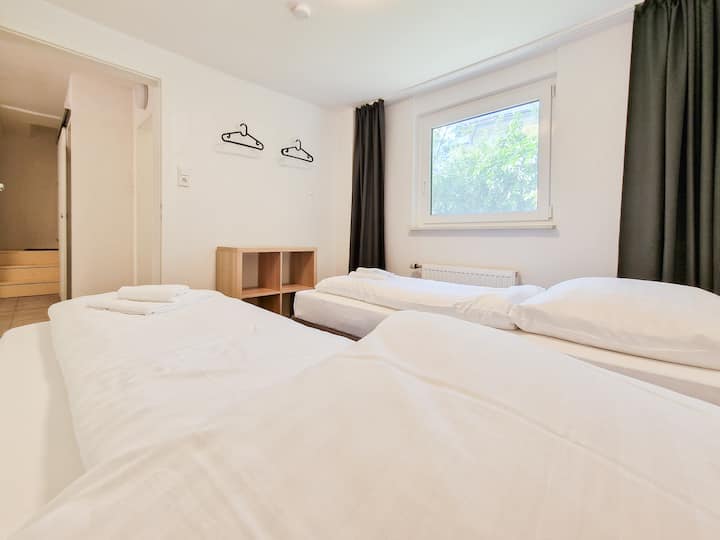 ห้องนอน 2 (Bedroom 2)