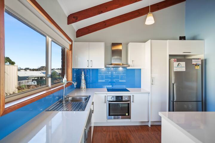 Torquay Family Getaway – Pet & family friendly! gallery image 4