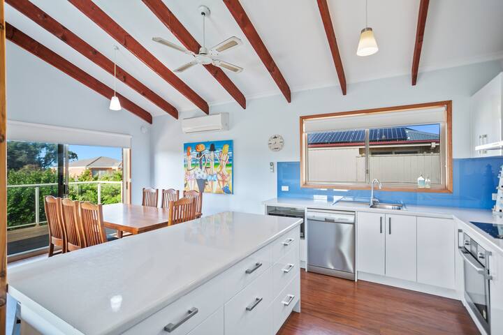 Torquay Family Getaway – Pet & family friendly! gallery image 5