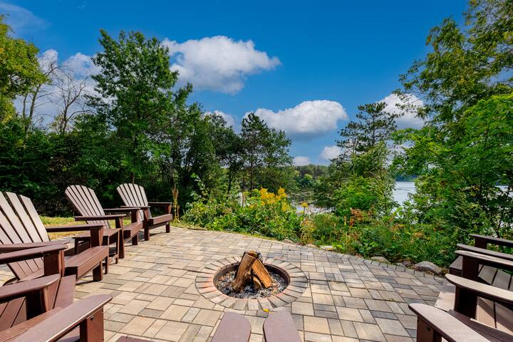 Eagle’s Nest – Lake Home with Hot Tub and Fire Pit gallery image 4