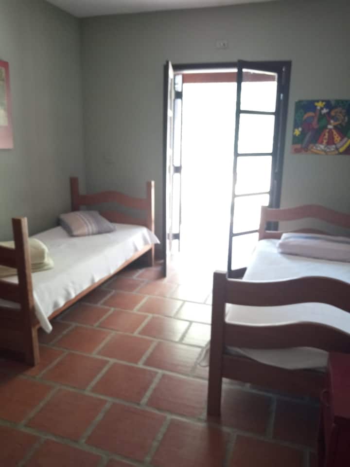 ერთადგილიანი ორი საწოლი