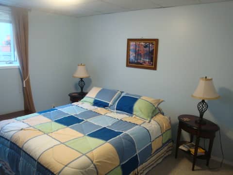 *Private Suite* w full Kitchen, 4 pce Bath