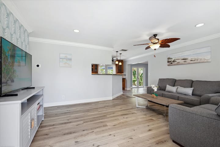 Pompano Paradise-walking Distance To Beach - Pompano Beach, FL