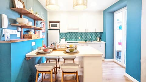 2 bdrms w. Terrace & Garage by old town centre