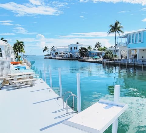 Popular Airbnb listing: "Venture Out" Waterfront RV Lot~35' Dockage! in Cudjoe Key