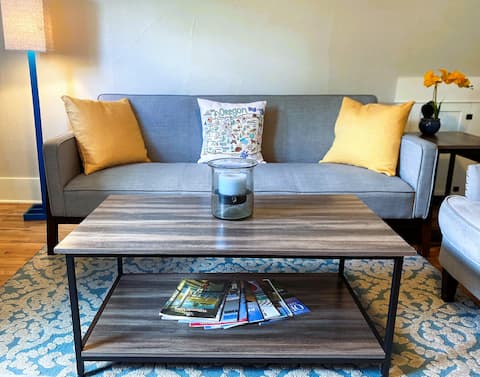 *Perfect Midtown Location!* Bright & Colorful Apt