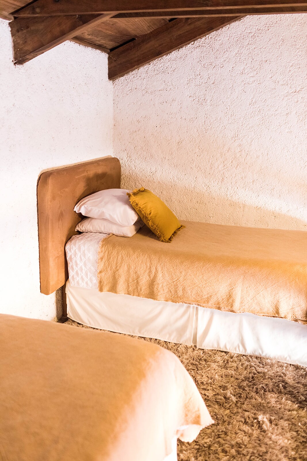 يوجد في الطابق العلوي في الجناح العلوي سريران متماثلان، مثل رحلة صغيرة سرية لإضافة قيمة إلى هذا المسكن للأشخاص الذين يسافرون في مجموعة.