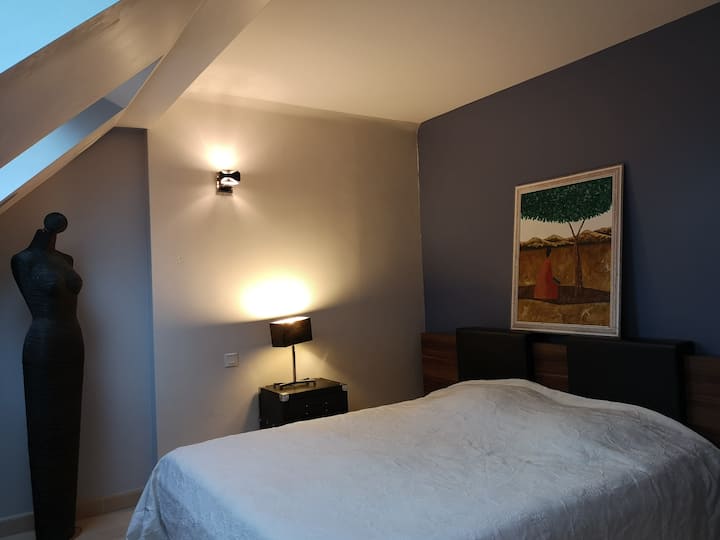 3 dhoma gjumi 
në KATIN PËRDHES 
Lit 180-190  (deux matelas 90-90 ) 