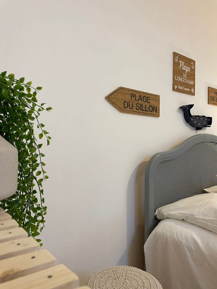 卧室4 - 2023年3月翻修-双人床