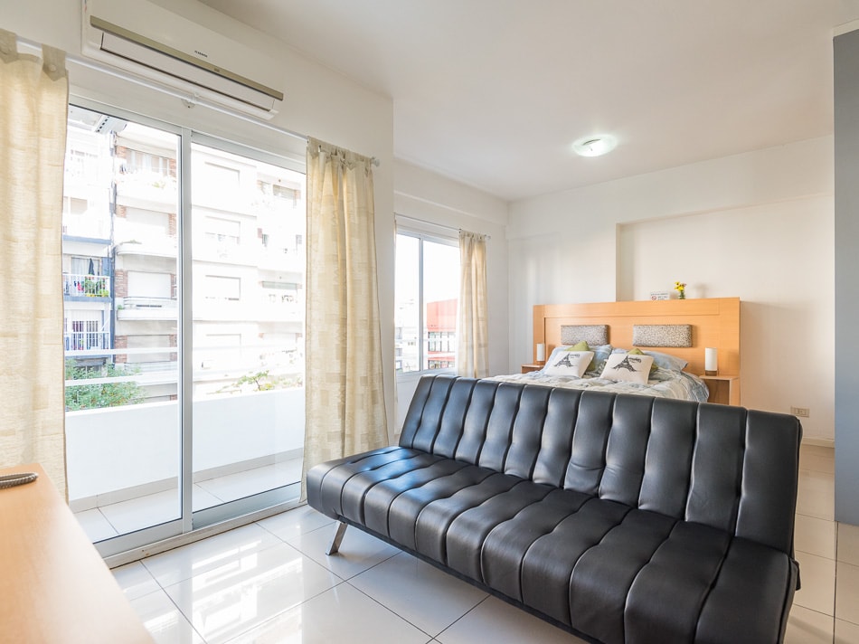 Departamento con balcón y AC