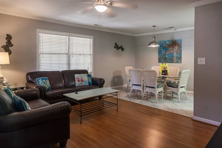 Blue Star Beach House. Bbq/yard. Walk To Beach! - Isle of Palms, SC
