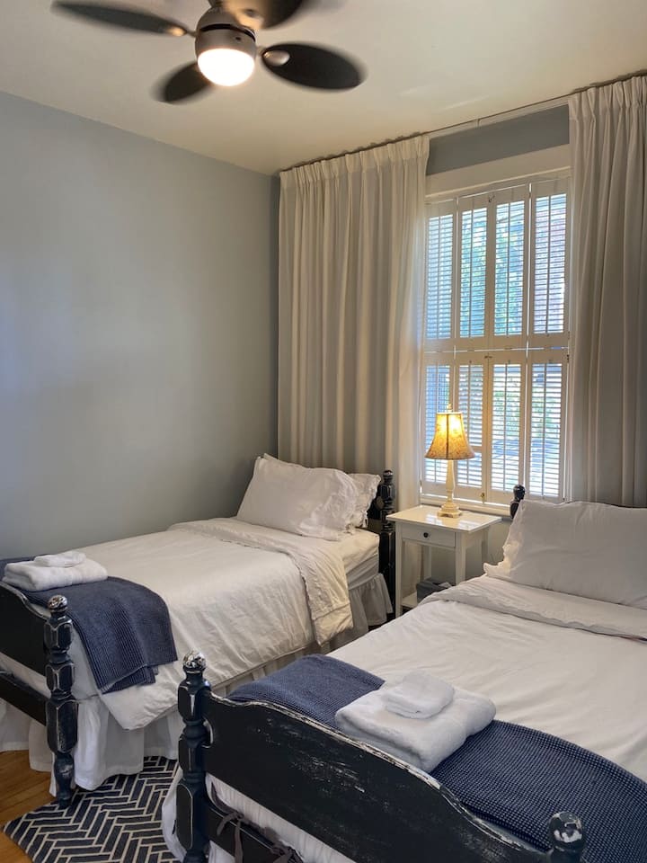 Bedroom #3: comfy and cosy
Chambre #3: confortable et cozy