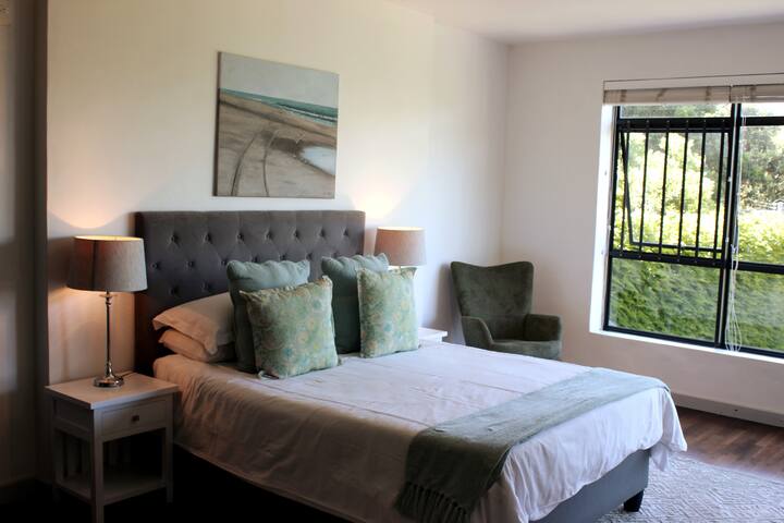 Beach Life, Forest Trails: Modern Apt w/Pool gallery image 5