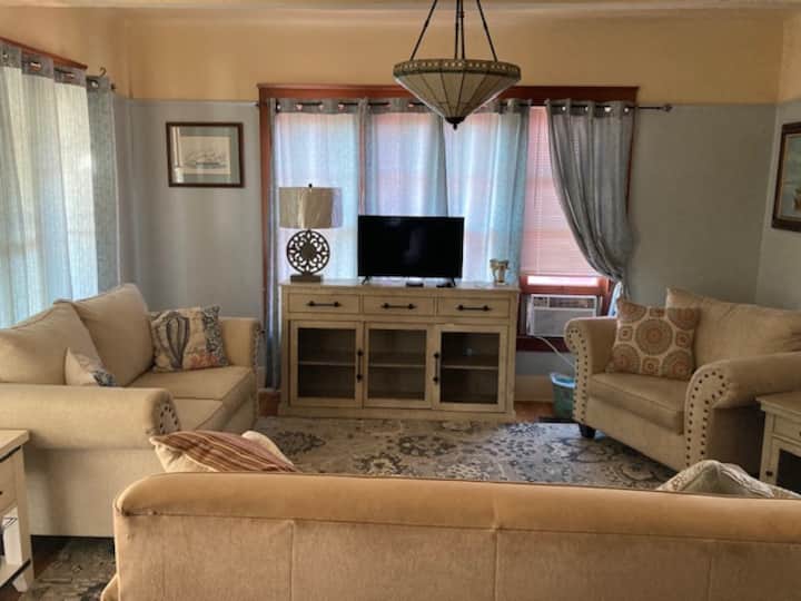 Full Apartment 2bedrms 1bath 1,050sqft Prvt Prkng - San Bernardino, CA