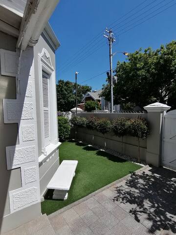 Cape Town large Group/Summer House Self Catering gallery image 4