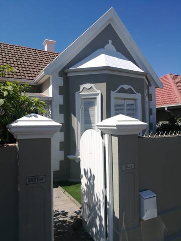 Cape Town large Group/Summer House Self Catering gallery image 3