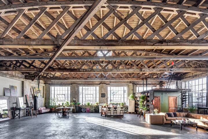 Large Sunny Industrial Loft – ODR Studios gallery image 2