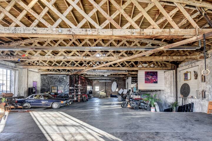 Large Sunny Industrial Loft – ODR Studios gallery image 4
