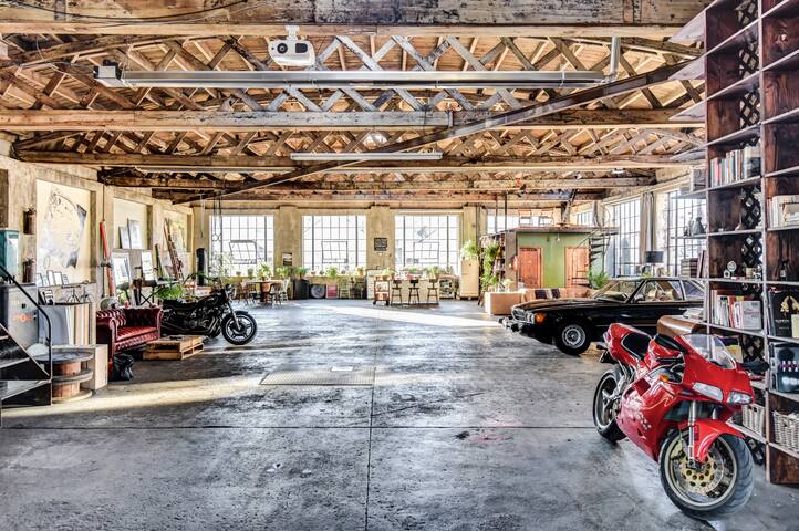 Large Sunny Industrial Loft – ODR Studios gallery image 3