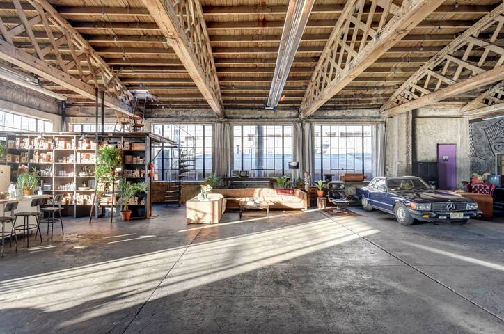 Large Sunny Industrial Loft – ODR Studios gallery image 5