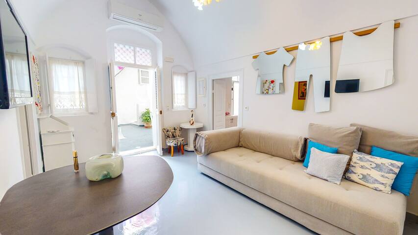 SantoriniParadise: Traditional Cave Residence, Oia gallery image 3