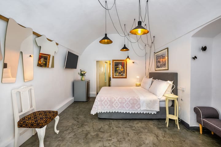 SantoriniParadise: Traditional Cave Residence, Oia gallery image 5