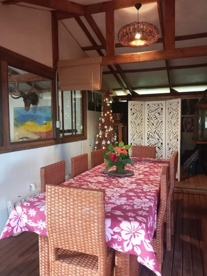 Máme možnosť stravovania v interiéri / exteriéri