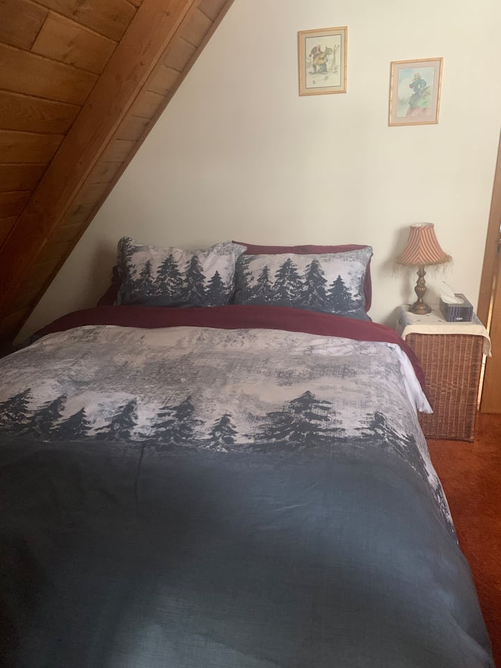 Dormitorio trasero, cama de matrimonio XL