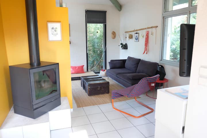 Pamje nga dhoma e ndenjjes nga dhoma e ngrënies