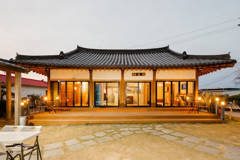 Hayang-eup, Gyeongsan's Hanok Private House: Where the moon stays 'Wolryudang'