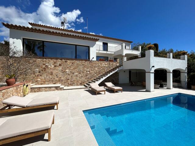Platja d’Aro Luxurious villa south faced (11 p.) gallery image 4