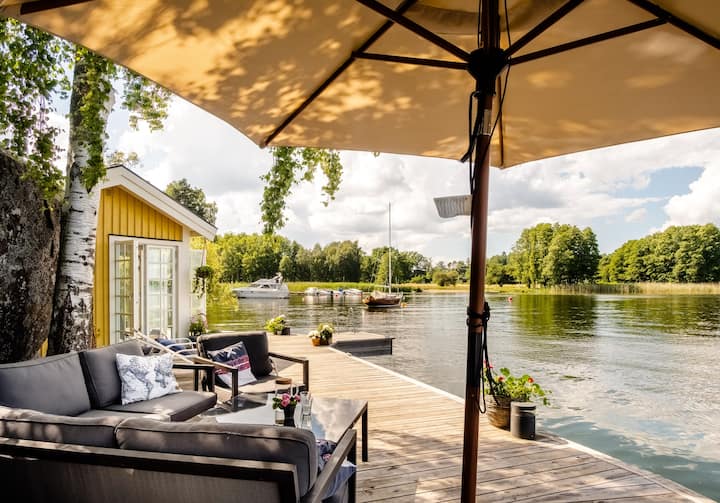 Guest house with sauna by the lake, close to Sthlm