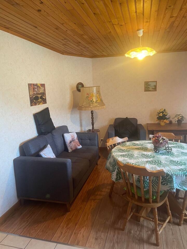 dhomë ndenjjeje / ngrënieje