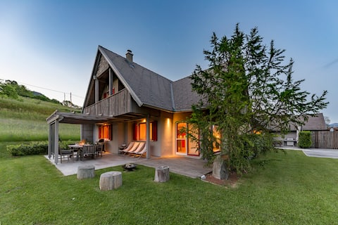 Apartma NATURA/Big 3BR house with garden