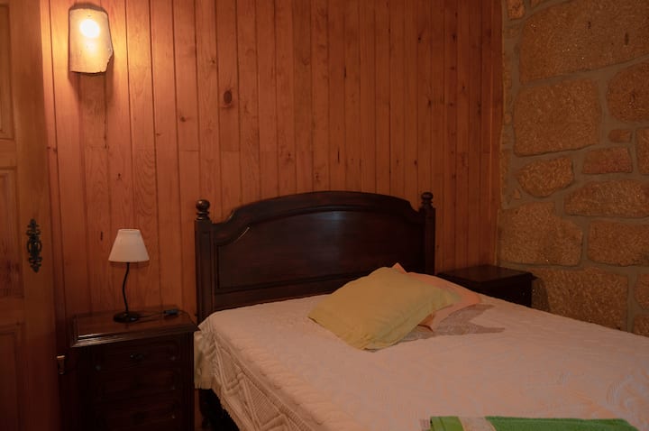 Dormitorio 3  - Cama doble con puerta de acceso al balcón