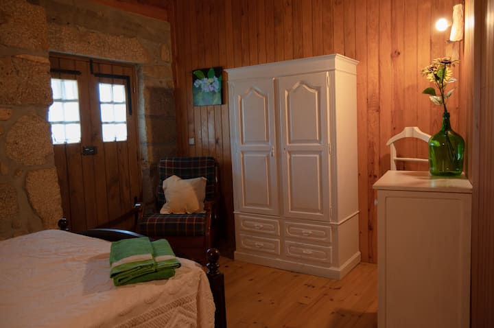 Dormitorio 3  - Cama doble con puerta de acceso al balcón