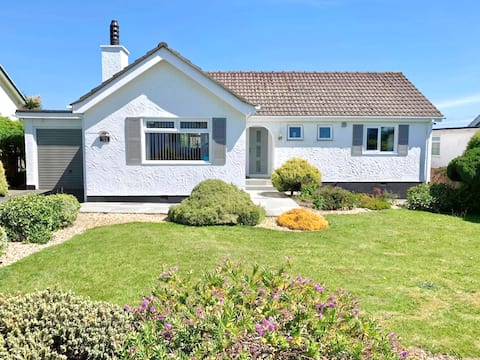Bungalow33, Benllech, central location *****