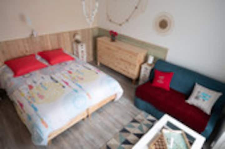 小さな就寝スペースのある寝室1