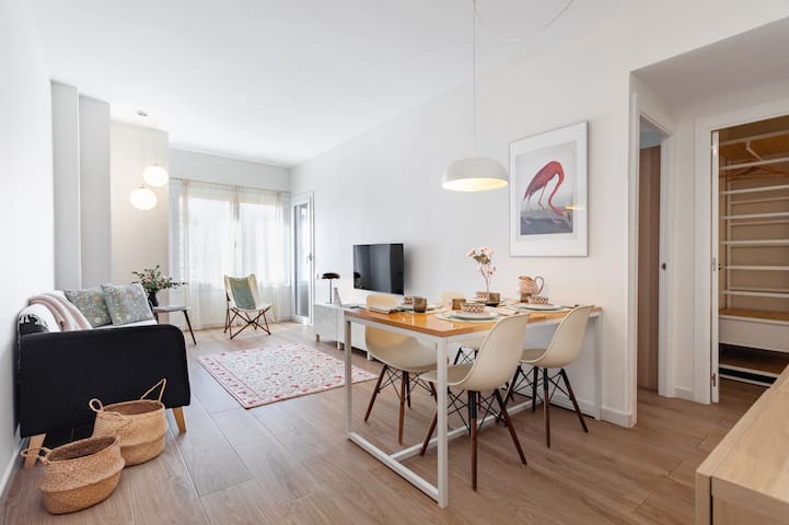 STYLISH 4 BEDROOM APARTMENT IN THE CITY CENTRE