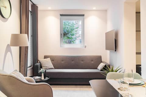 Just off the Prinsengracht and 9 Streets