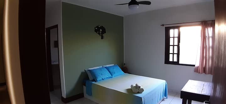 美丽的早餐桌-面包、蛋糕、果冻都由我们制作。  