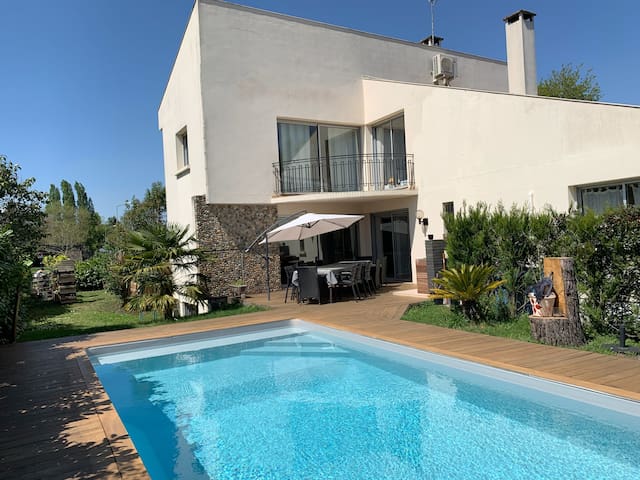 Maison avec piscine 14 personnes proche Bordeaux