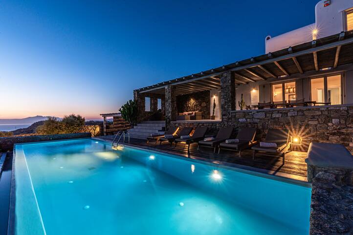 Dreamlike Villa 1, Private Infinity Pool! gallery image 2